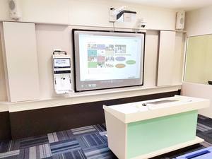 Proyector láser 4K de tiro ultracorto interactivo IQ para uso en pizarra en el aula - Product Image 4