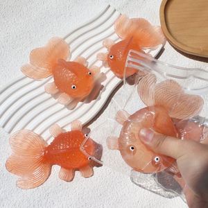 Jouet à presser Poisson Rouge changeant de couleur UV, en TPR souple, jouet créatif de décompression à pincer pour enfants et adultes, pour le commerce extérieur - Product Image 4