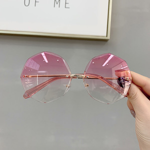 Gafas de Sol Octogonales Irregulares Qianai, Protección UV400, Lentes Tipo 3 AC, Montura Plateada, Diseño Moderno Unisex - Product Image 4