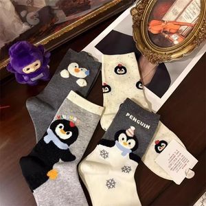 Calcetines de Pingüino de Dibujos Animados Estilo Coreano para Mujer, Calcetines de Invierno de Jacquard Suaves y Cálidos hasta la Pantorrilla - Product Image 2