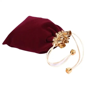 All'ingrosso sacchetto di velluto 7*9cm sacchetto di stoccaggio di gioielli di caramelle morbido portatile coulisse regalo sacchetto di nozze damigella d'onore - Product Image 4