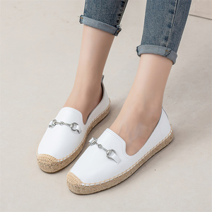 <span class=keywords><strong>Espadrilles</strong></span> décontractées d'été pour femmes en cuir blanc à bout fermé avec boucle métallique et semelle tressée - Product Image 3