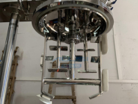 Équipement standard GMP pour la fabrication de crème d'épilateur d'escargots de visage amincissant, homogénéisateur sous vide, émulsifiant, mélangeur