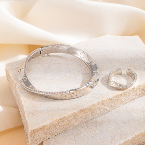 Conjunto de Anillo y Brazalete Chapado en Oro de Moda Europea y Americana, Joyería de Fiesta para Mujer, Diseño Geométrico, Material de Cobre, Talla 4.27 17 - Product Image 2