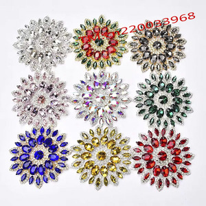 Vente en gros de patchs floraux ronds en cristal avec strass, appliques d'épaule, embellissements de corsage pour femmes, robe de mariée et de demoiselle d'honneur - Product Image 1