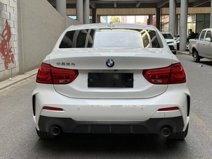<span class=keywords><strong>BMW</strong></span> <span class=keywords><strong>Série</strong></span> <span class=keywords><strong>1</strong></span> 120i M <span class=keywords><strong>Sport</strong></span> Night <span class=keywords><strong>Edition</strong></span> 2021 d'occasion, extérieur blanc, automatique, conduite à gauche, essence, Euro VI, 5 places, 27000 km - Product Image 3