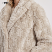 Manteau élégant en fausse fourrure gaufrée beige pour femme, veste d'hiver épaisse en peluche à grille 3D, pardessus de mode haut de gamme streetwear en stock