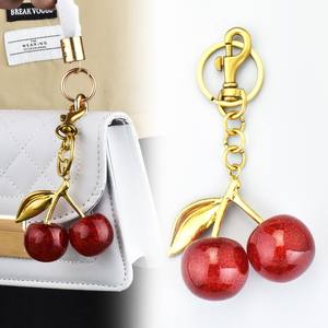 Dije de Cereza para Bolso, Colgante de Llavero de Cereza, Accesorio de Plástico en Resina Brillante para Carteras y Bolsos <span class=keywords><strong>Coach</strong></span>, Color Rojo - Product Image 1