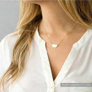 Collana Personalizzata in Acciaio Inox con Incisione MAMA, Gioiello Delicato a Mezza Luna per Stratificazione, Colore Oro - Product Image 3