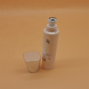 Usine OEM 10g 15g 20g 20ml Tube vide en plastique personnalisé de crème pour les yeux emballage avec applicateur de <span class=keywords><strong>massage</strong></span> en alliage de zinc - Product Image 3