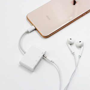 Lecteur de cartes SD/TF 4-en-1 <span class=keywords><strong>Lightning</strong></span>, prise audio 3,5 mm et chargement <span class=keywords><strong>USB</strong></span> C, pour iPhone iPad, transfert et charge de photos et de données - Product Image 3