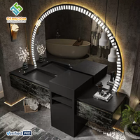 Meuble sous-vasque de salle de bain en bois massif moderne OEM avec égouttoir en cuivre, lavabo mural en céramique et robinet d'évier miroir