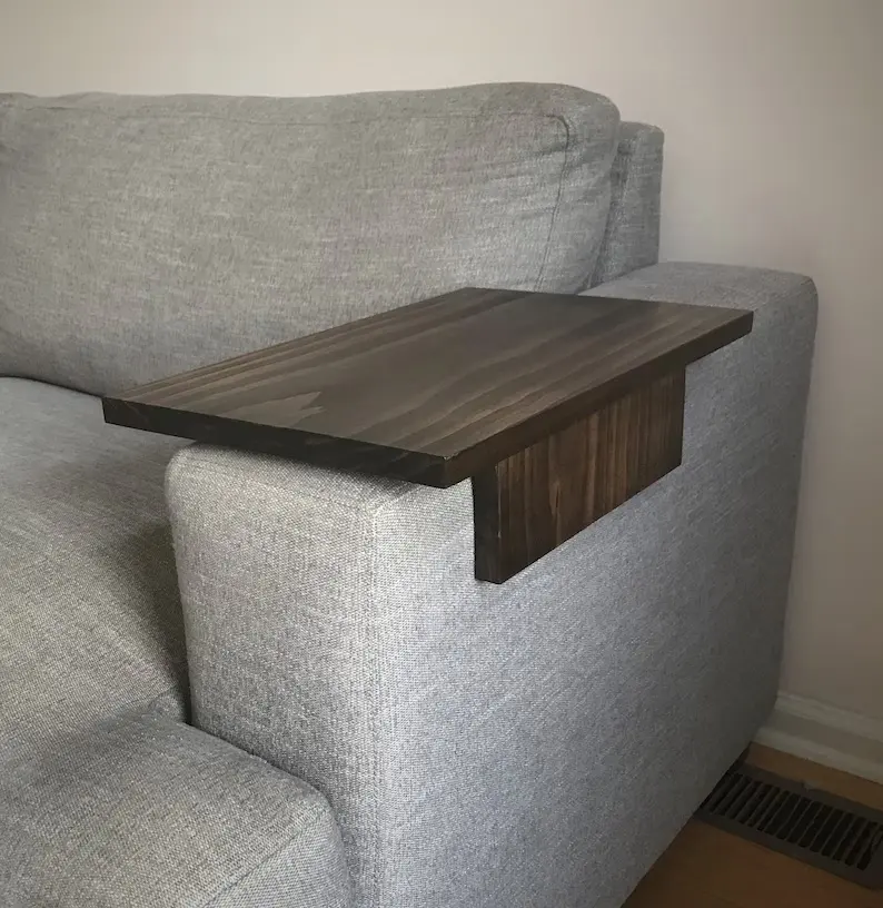 Sofá de madera que sirve reposabrazos bandeja portátil desplegable mesa auxiliar sofá bandeja brazo mesa para sala de estar