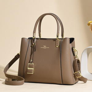 กระเป๋าสะพายข้างดีไซน์ใหม่ทันสมัย คุณภาพสูง หนัง PU กระเป๋าสะพายไหล่ กระเป๋าถือลำลองสุดหรูสำหรับผู้หญิง - Product Image 1