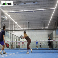 Terrain de padel panoramique haut de gamme, système d'éclairage LED périmétrique innovant, solution clé en main