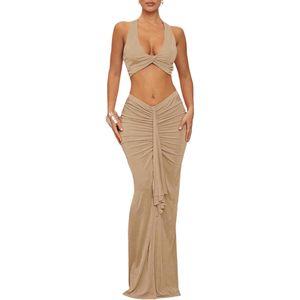 ชุดเซ็ต 2 ชิ้นสำหรับผู้หญิง รุ่นคัสตอม 2026 เสื้อครอปแขนกุด กระโปรงแม็กซี่ทรงเข้ารูป สีพื้น แต่งระบาย ชุดเที่ยวพักผ่อน - Product Image 1