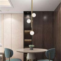 Lustre suspendu d'art minimaliste moderne nordique avec cadre en laiton électroplaqué et verre bulle pour salon, salle à manger, chevet