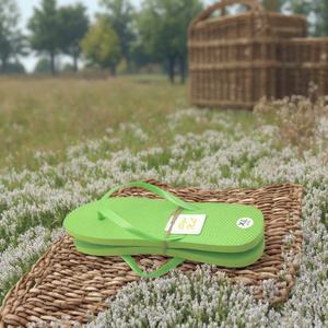 Tongs Nicecin personnalisables avec logo, recyclables en PE, légères, pour voyage, couleur unie vert et blanc, sandales de plage, vente en gros - Product Image 3