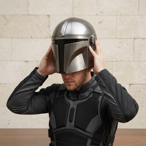 Casco de Metal Beskar Estilo Mandaloriano Hecho a Mano para Cosplay de Ciencia Ficción, Armadura de Exhibición, Regalo, Antiguo Moderno Grabado - Product Image 1