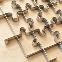 Découpeuse de puzzles robuste, conçue avec précision pour un effet de bordures nettes, idéale pour l'utilisation en usine de puzzles éducatifs