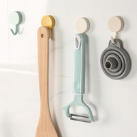 Crochets adhésifs ronds en plastique personnalisés OEM, sans trace, pour solution de rangement de manteaux, chapeaux, écharpes et clés à l'entrée.