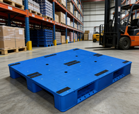 Palettes en plastique industrielles Huidu robustes à 3 roues, en PEHD recyclé, bleues, fermées, hygiéniques, à 4 entrées, L-L96, 0,5t