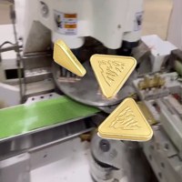 Machine d'emballage automatique de chocolat en forme de triangle plat, haute production, entièrement automatique, conçue sur mesure