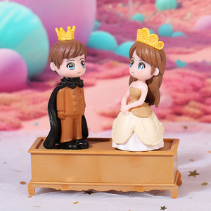 Figurines de prince et de princesse en PVC, paire blanche et café, style européen romantique, décorations de mariage miniatures - Product Image 3
