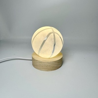 Mini lampe de nuit à LED Système solaire 3D Design Boule de cristal blanc chaud Planète Sphère Lune Base en bois Interrupteur laser alimenté par batterie pour