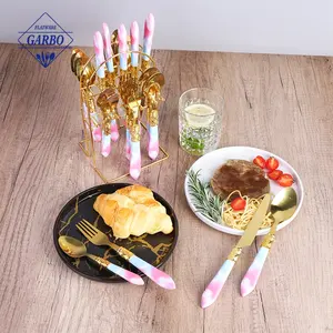 Wholesale Hanging Colorful Plastic Handle Gold Spoon And Fork Stainless Steel Flatware Silverware Set For Wedding Restaurant
