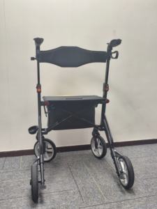 Déambulateur pliant ultra-léger en aluminium avec motif en fibre de carbone pour les personnes âgées, usage quotidien - Product Image 3