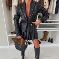 Blouson moto femme en similicuir chenille uni, coupe ajustée, col en V, manches longues, avec design blazer à œillets et lacets, collection Printemps