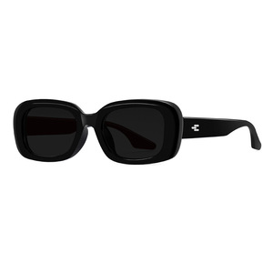 Nuevas gafas de sol unisex con protección UV400, montura de PC, lentes polarizadas, diseño cuadrado pequeño, gafas de sol modernas para hombres y mujeres - Product Image 1