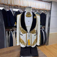 Costume Homme Sur Mesure 3 Pièces : Veste Jacquard à Appliques, Blazer à Revers Châle et Pompons, Gilet Personnalisé, Pantalon Noir