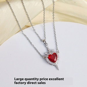 Collana con Pendente a Forma <span class=keywords><strong>di</strong></span> Spada con Cuore in Zircone Rosso, Catena in Acciaio al Titanio, Regalo per <span class=keywords><strong>San</strong></span> <span class=keywords><strong>Valentino</strong></span> - Product Image 2