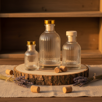 Bouteille diffuseur de parfum en verre pour décoration intérieure 50ml/100ml/200ml avec bouchon en liège et surface estampée à chaud pour huile aromatique vide