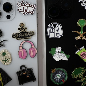 Stok Tersedia Pengiriman Cepat Desain Kustom Pin Stiker Logam untuk Ponsel Enamel Lunak untuk Dekorasi Casing Ponsel - Product Image 6