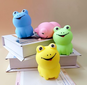 ของเล่นบีบกบหลากสี TPR นุ่มนิ่มน่ารัก บรรเทาความเครียด ขายส่ง - Product Image 1