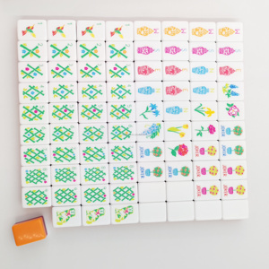 Ensemble <span class=keywords><strong>de</strong></span> Mahjong Art <span class=keywords><strong>Déco</strong></span> Moderne avec Tuiles Acryliques Orange Vibrantes à Motifs Floraux et Paon, Coffret Cadeau Complet <span class=keywords><strong>de</strong></span> 160 Pièces <span class=keywords><strong>de</strong></span> Mahjong Américain - Product Image 2