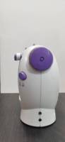 Petite machine à coudre électrique portative de ménage en gros de prix d'usine pour la famille avec la mini table de conseil