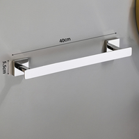 Ensemble de quincaillerie de salle de bain moderne argenté 4 pièces en acier inoxydable : porte-serviettes, porte-papier toilette, anneau à serviette, patère murale