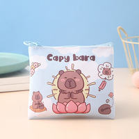 Dompet Kanvas Kartun Kapibara 2025 untuk Wanita dan Anak Perempuan dengan Kantong Ritsleting Penyimpanan Koin, Kunci, dan Earphone Sebagai Tempat Pensil