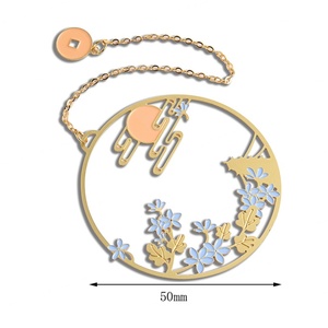 Marcapáginas Metálico Dorado con Diseño Hueco Personalizado por Sublimación, con Colgante, Diseño Único Promocional - Product Image 5