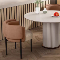 Chaise de salle à manger de luxe moderne de style italien chaise de salle à manger rembourrée en velours à dossier rond avec accoudoirs