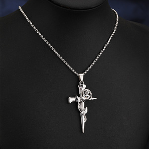 Collana Lunga con Ciondolo Unico in Acciaio Inossidabile, Design Vintage Retrò con Rosa e Croce, Edizione Limitata per Uomo - Product Image 3