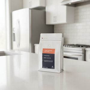 Café Arábica Colombiano en Grano, Proceso Honey, Aroma a Frutos Rojos, Acidez Tipo Vino, Sabores a Caramelo y Cacao, en Bolsa - Product Image 1