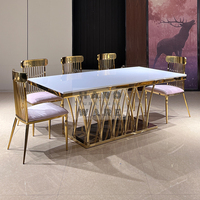 Tables durables modernes en MDF avec plateau noir en acier inoxydable, idéales pour hôtels, banquets, mariages, salons et événements extérieurs