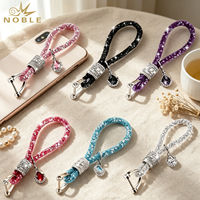Porte-clés de poignet multicolore élégant avec breloque et pendentif décoratif, accessoire de mode pour sac, cadeau pour femme