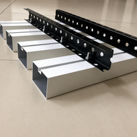 Panneau ondulé en aluminium, tube carré en aluminium, grille en aluminium, forme personnalisée, ignifuge, moderne, minimaliste, décoratif en aluminium