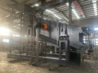 Cribadora vibratoria de mineral fino de construcción personalizada con conjunto de separación por flujo, diseño industrial completo para trabajos con mineral en suspensión en agua